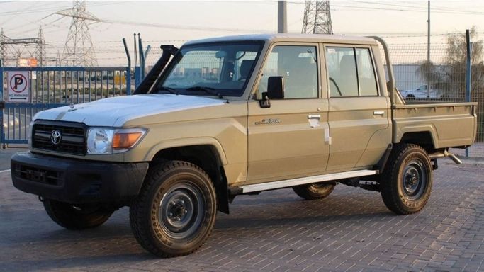 جديدة Toyota Land Cruiser 70 Series 70 Series Facelift 2, 4.2 l, 2023 في في دبي من TARGET MOTORS FZE، اللون بيج. المواصفات الأوروبية | AUTO.AE | إعلان #269913