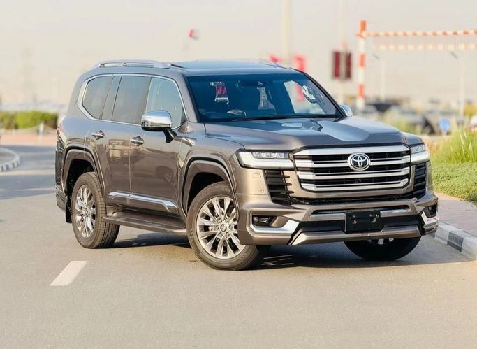 Подержанный Toyota Land Cruiser Twin Turbo 300 Series, 3.3 л, 2023 в Дубае от Humera automobile fze Коричневый цвет. GCC | AUTO.AE | Объявление #271004