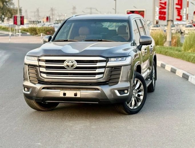 مستعملة Toyota Land Cruiser 200 Series 200 Series Facelift 2, 4.6 l, 2015 في في دبي من Humera automobile fze، اللون رمادي. مواصفات الخليج | AUTO.AE | إعلان #271197