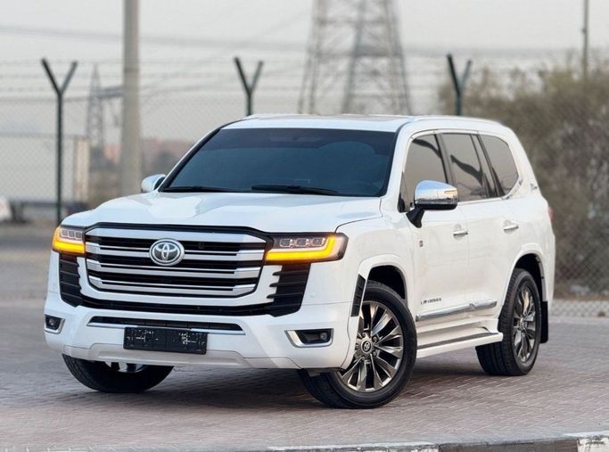 مستعملة Toyota Land Cruiser 200 Series 200 Series Facelift 2, 4.6 l, 2015 في في دبي من Humera automobile fze، اللون أبيض. مواصفات الخليج | AUTO.AE | إعلان #271198
