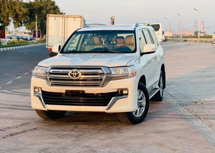 Подержанный Toyota Land Cruiser 200 Series Рестайлинг 2, 4.0 л, 2016 в Дубае от Humera automobile fze Белый цвет. GCC | AUTO.AE | Объявление #271205