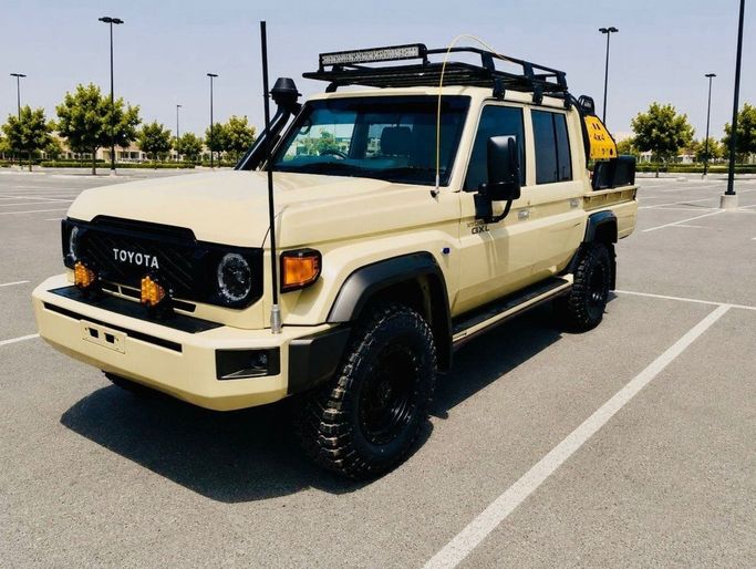 مستعملة Toyota Land Cruiser 70 Series 70 Series Facelift 1, 4.5 l, 2019 في في دبي من Humera automobile fze، اللون أصفر. مواصفات الخليج | AUTO.AE | إعلان #271319