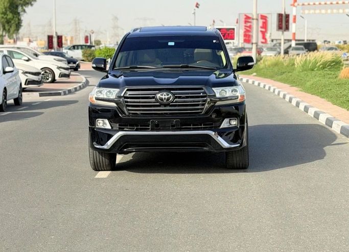 مستعملة Toyota Land Cruiser 200 Series 200 Series Facelift 2, 4.0 l, 2017 في في دبي من Humera automobile fze، اللون بيج. مواصفات الخليج | AUTO.AE | إعلان #271320