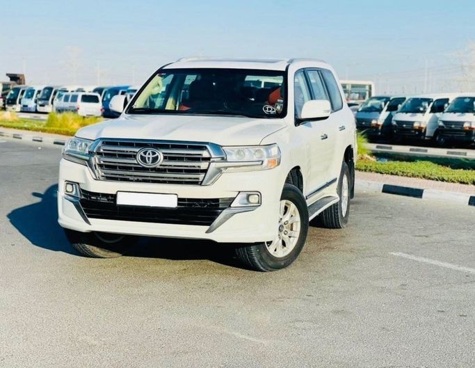 Подержанный Toyota Land Cruiser 200 Series Рестайлинг 2, 4.6 л, 2017 в Дубае от Humera automobile fze Белый цвет. GCC | AUTO.AE | Объявление #271324