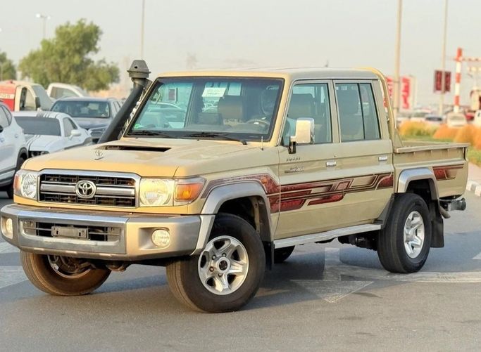 Подержанный Toyota Land Cruiser 70 Series Рестайлинг 1, 4.5 л, 2019 в Дубае от Humera automobile fze Желтый цвет. GCC | AUTO.AE | Объявление #271336