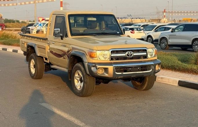 Подержанный Toyota Land Cruiser 70 Series Рестайлинг 1, 4.0 л, 2016 в Дубае от Humera automobile fze Желтый цвет. GCC | AUTO.AE | Объявление #271338