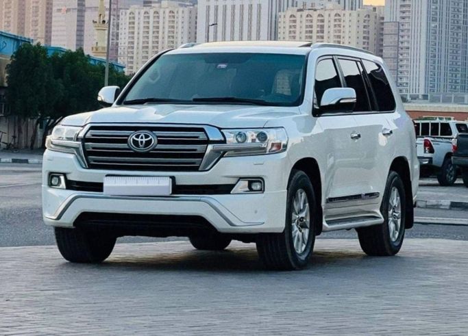 Подержанный Toyota Land Cruiser 200 Series Рестайлинг 2, 4.5 л, 2017 в Дубае от Humera automobile fze Белый цвет. GCC | AUTO.AE | Объявление #271339