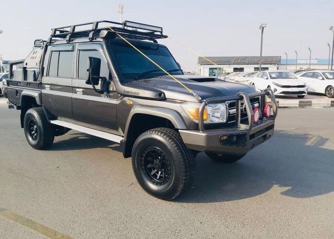مستعملة Toyota Land Cruiser 70 Series 70 Series Facelift 1, 4.5 l, 2018 في في دبي من Humera automobile fze، اللون رمادي. أخرى | AUTO.AE | إعلان #271345