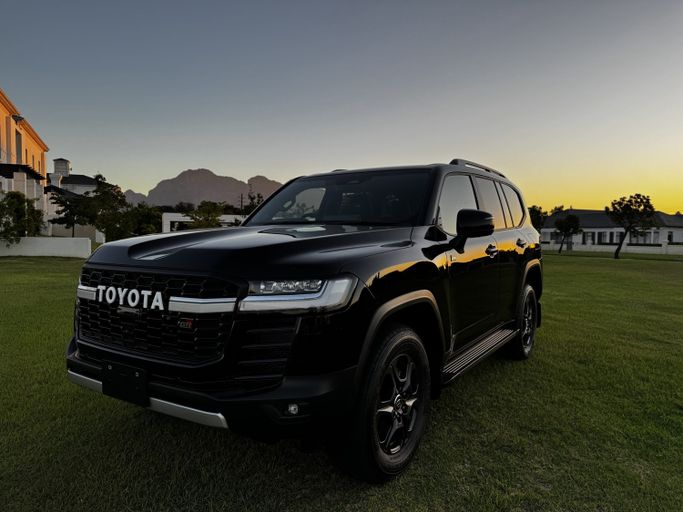 مستعملة Toyota Land Cruiser السلسلة 300, 3.4 l, 2024 في في دبي، اللون أسود. مواصفات الخليج | AUTO.AE | إعلان #271726