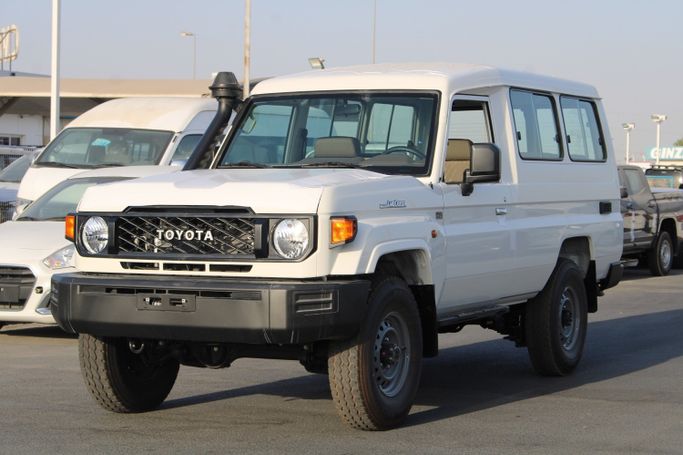 جديدة Toyota Land Cruiser 70 Series 70 Series Facelift 2, 2.8 l, 2026 في في دبي من Wafrah Automotive Fzco، اللون أبيض. مواصفات الخليج | AUTO.AE | إعلان #272218