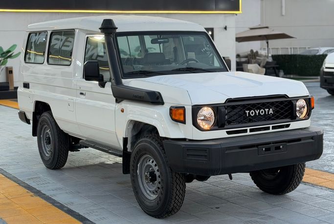 جديدة Toyota Land Cruiser 70 Series 70 Series Facelift 2, 4.0 l, 2026 في في دبي من World Center Motors FZE، اللون أبيض. مواصفات الخليج | AUTO.AE | إعلان #272521
