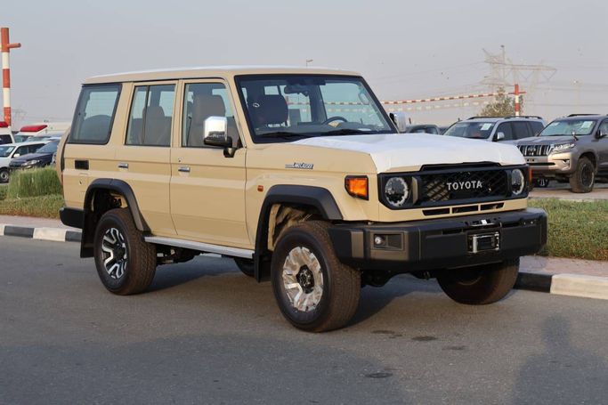 جديدة Toyota Land Cruiser 70 Series 70 Series Facelift 2, 2.8 l, 2025 في في دبي من Empire Motors FZCO، اللون بيج. مواصفات الخليج | AUTO.AE | إعلان #273608