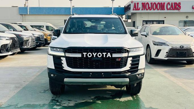 جديدة Toyota Land Cruiser i-FORCE MAX السلسلة 300, 3.4 l, 2025 في في الإمارات, دبي من AL NOJOOM CARS، اللون أبيض. مواصفات الخليج | AUTO.AE | إعلان #274630