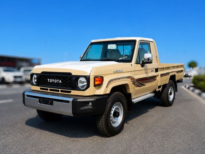 جديدة Toyota Land Cruiser 70 Series 70 Series Facelift 2, 2.8 l, 2026 في في الإمارات, دبي من Hussein Ghulam Motors FZCO، اللون بيج. مواصفات الخليج | AUTO.AE | إعلان #278277