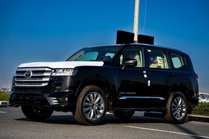 جديدة Toyota Land Cruiser Twin Turbo السلسلة 300, 3.5 l, 2026 في في الإمارات, دبي من Hussein Ghulam Motors FZCO، اللون أسود. مواصفات الخليج | AUTO.AE | إعلان #278403