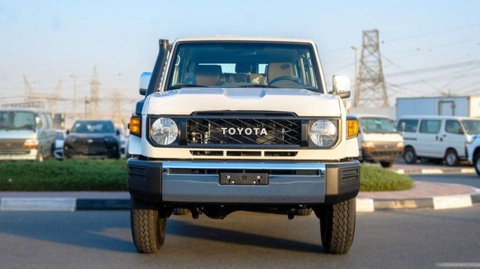 جديدة Toyota Land Cruiser 70 Series 70 Series Facelift 2, 2.8 l, 2025 في في الإمارات, دبي من Hussein Ghulam Motors FZCO، اللون أبيض. مواصفات الخليج | AUTO.AE | إعلان #278440