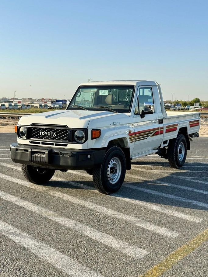 جديدة Toyota Land Cruiser 70 Series 70 Series Facelift 2, 4.0 l, 2025 في في الإمارات, دبي من Signature Motors FZE، اللون أبيض. مواصفات الخليج | AUTO.AE | إعلان #278466