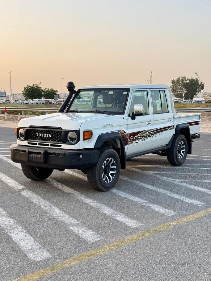 جديدة Toyota Land Cruiser 70 Series 70 Series Facelift 2, 4.0 l, 2026 في في الإمارات, دبي من Signature Motors FZE، اللون أبيض. مواصفات الخليج | AUTO.AE | إعلان #278470