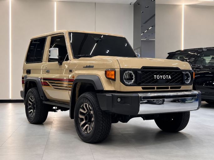 مستعملة Toyota Land Cruiser 70 Series 70 Series Facelift 2, 4.0 l, 2025 في في الإمارات, دبي من SYARTI CAR TRADING، اللون رملي. مواصفات الخليج | AUTO.AE | إعلان #278530