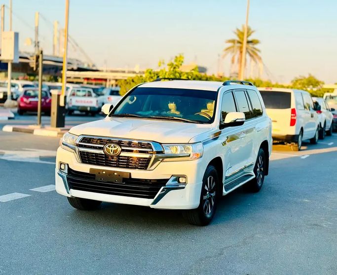مستعملة Toyota Land Cruiser 200 Series 200 Series Facelift 2, 4.0 l, 2018 في في الإمارات, دبي من Verified Hub Used Automobile Trading LLC، اللون أبيض. مواصفات الخليج | AUTO.AE | إعلان #281260