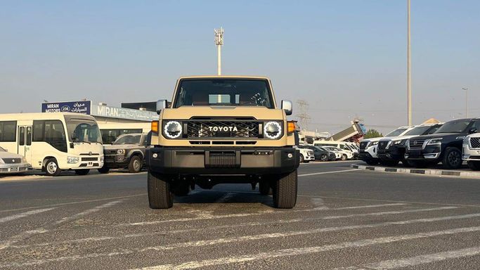 جديدة ⁦Toyota Land Cruiser 70 Series 70 Series Facelift 2، 4.0 l، 2026⁩ في في الإمارات, دبي من AL NOJOOM CARS، اللون بيج. مواصفات الخليج | AUTO.AE | إعلان #284704