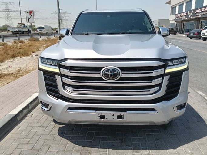 Used ⁦Toyota Land Cruiser Twin Turbo 300 Series, 3.5 l, 2022⁩ in UAE, Dubai, Black color. GCC Specs | AUTO.AE | Listing #285148