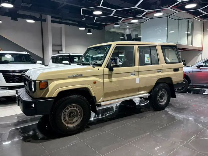 جديدة ⁦Toyota Land Cruiser 70 Series 70 Series Facelift 2، 2.8 l، 2026⁩ في في الإمارات, دبي من BANIYAS CARS SHOWROOM، اللون بيج. مواصفات الخليج | AUTO.AE | إعلان #286424