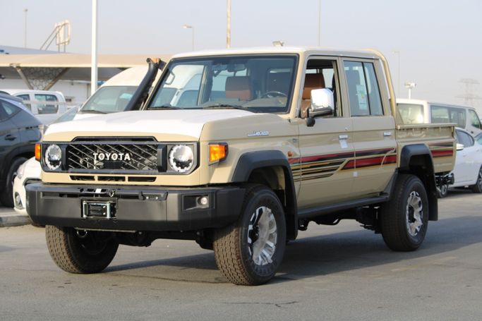 جديدة ⁦Toyota Land Cruiser 70 Series 70 Series Facelift 2، 2.8 l، 2026⁩ في في الإمارات, دبي من Wafrah Automotive Fzco، اللون بيج. مواصفات الخليج | AUTO.AE | إعلان #288137