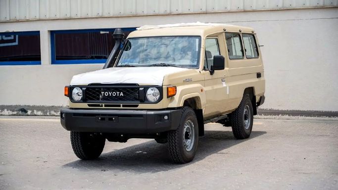 جديدة ⁦Toyota Land Cruiser 70 Series 70 Series Facelift 2، 4.0 l، 2026⁩ في في الإمارات, دبي من Al Amid Global Auto LLC FZ، اللون بيج. مواصفات الخليج | AUTO.AE | إعلان #288639