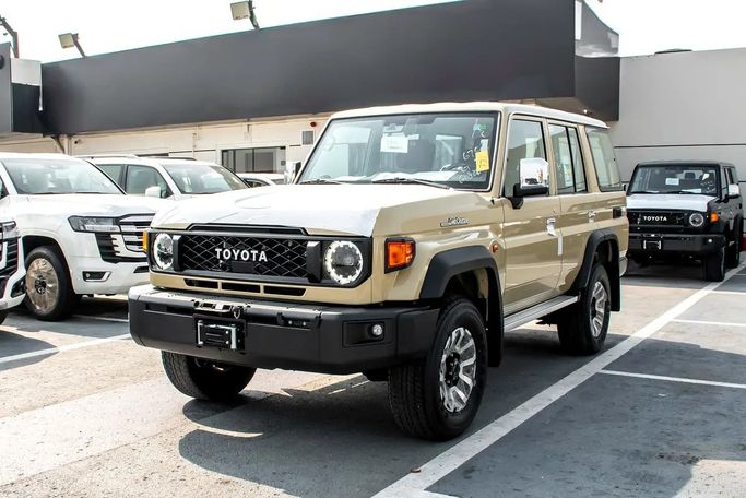 جديدة ⁦Toyota Land Cruiser 70 Series 70 Series Facelift 2، 4.0 l، 2026⁩ في في الإمارات, دبي من MFB MOTORS FZCO، اللون بيج. مواصفات الخليج | AUTO.AE | إعلان #292116