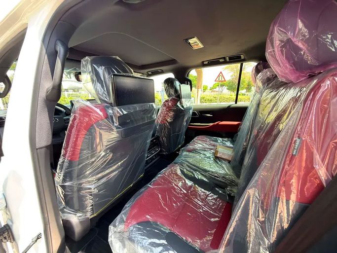 New Toyota Land Cruiser i-FORCE MAX 300 Series, 3.4 l, 2026 in UAE, Dubai by Royal Motors, White color. GCC Specs | AUTO.AE | Listing #295394 — photo 10 of 16