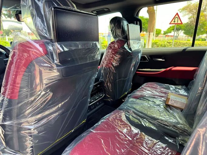 New Toyota Land Cruiser i-FORCE MAX 300 Series, 3.4 l, 2026 in UAE, Dubai by Royal Motors, White color. GCC Specs | AUTO.AE | Listing #295394 — photo 11 of 16