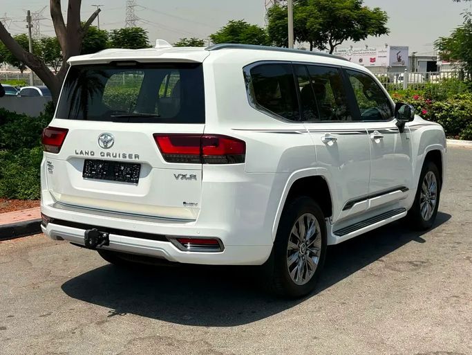 New Toyota Land Cruiser i-FORCE MAX 300 Series, 3.4 l, 2026 in UAE, Dubai by Royal Motors, White color. GCC Specs | AUTO.AE | Listing #295394 — photo 13 of 16