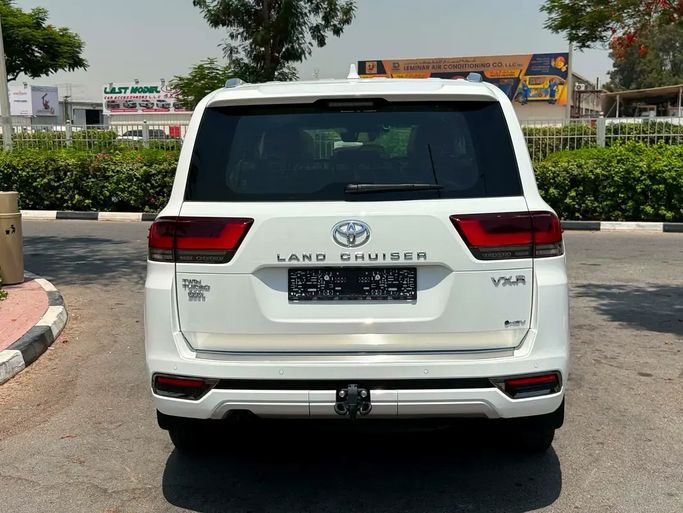 New Toyota Land Cruiser i-FORCE MAX 300 Series, 3.4 l, 2026 in UAE, Dubai by Royal Motors, White color. GCC Specs | AUTO.AE | Listing #295394 — photo 15 of 16
