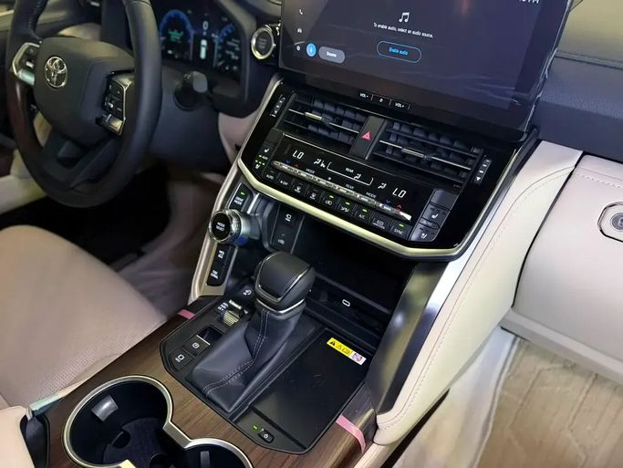 جديدة Toyota Land Cruiser Twin Turbo السلسلة 300، 3.5 لتر، 2026 في الإمارات، دبي من GE Motors، اللون أبيض. مواصفات الخليج | AUTO.AE | إعلان #295576 — صورة 13 من 15