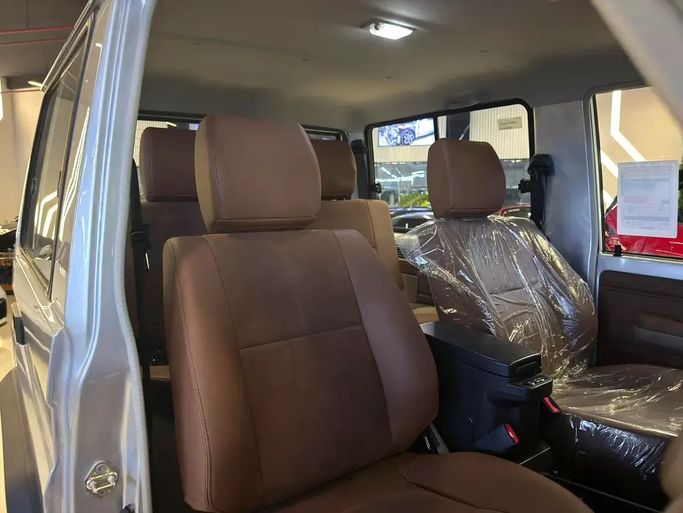 جديدة Toyota Land Cruiser 70 Series 70 Series Facelift 2، 4.0 لتر، 2026 في الإمارات، دبي من GE Motors، اللون فضي. مواصفات الخليج | AUTO.AE | إعلان #295577 — صورة 11 من 14