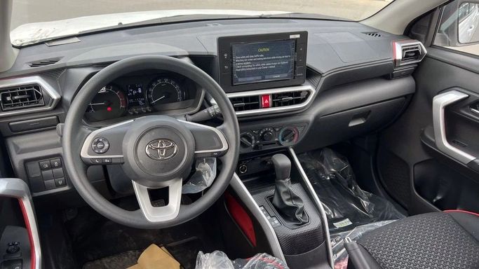 Новый Toyota Raize I, 1.2 л, 2025 в Дубае от Al Rawnaq Motors  Белый цвет. GCC | AUTO.AE