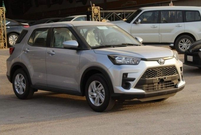 Новый Toyota Raize I, 1.0 л, 2023 в Дубае от TARGET MOTORS FZE Серебристый цвет. GCC | AUTO.AE