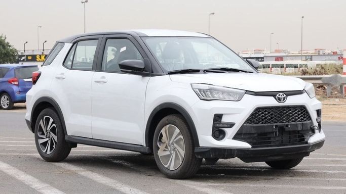 جديدة ⁦Toyota Raize I، 1.0 l، 2025⁩ في في الإمارات, دبي من Maqbool Motors FZCO، اللون أبيض. مواصفات الخليج | AUTO.AE | إعلان #286470