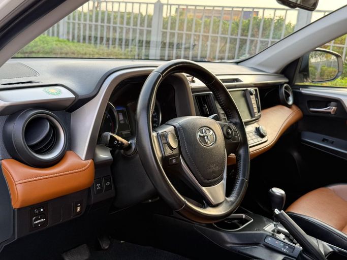 Used Toyota RAV4 V (XA50), 2.5 l, 2018 in Dubai by Bin Turkeya Motors, White color. GCC Specs | AUTO.AE