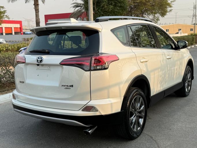 Used Toyota RAV4 V (XA50), 2.5 l, 2018 in Dubai by Bin Turkeya Motors, White color. GCC Specs | AUTO.AE