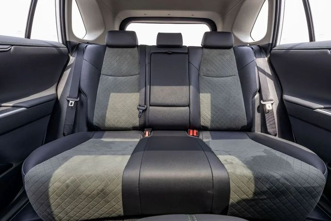 Новый Toyota RAV4 V (XA50), 2.0 л, 2025 в Дубае от Laith Alobaidi Motors Белый цвет. Китайская | AUTO.AE