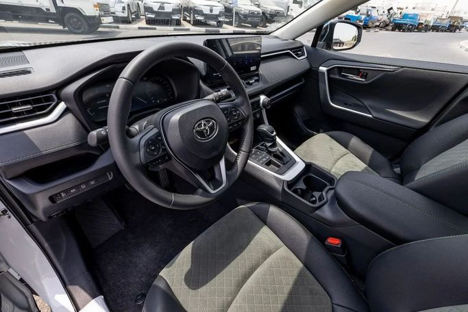Новый Toyota RAV4 V (XA50), 2.0 л, 2025 в Дубае от Laith Alobaidi Motors Белый цвет. Китайская | AUTO.AE