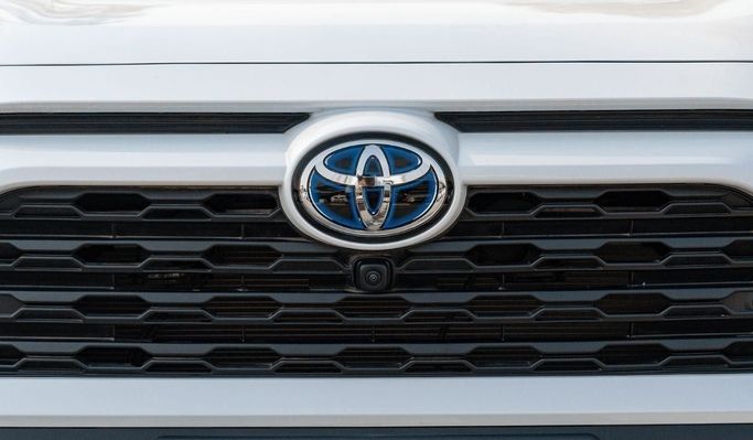 New Toyota RAV4 V (XA50), 2.5 l, 2024 in Dubai by Altass Motors, White color. Other | AUTO.AE