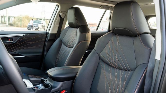 New Toyota RAV4 V (XA50), 2.5 l, 2025 in Dubai by Altass Motors, Black color. Other | AUTO.AE