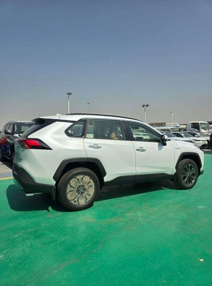 Новый Toyota RAV4 V (XA50), 2.5 л, 2024 в Дубае от Mohamed Hakim Motors Белый цвет. GCC | AUTO.AE