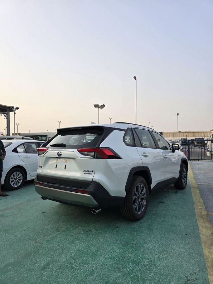 New Toyota RAV4 V (XA50), 2.5 l, 2025 in Dubai by Mohamed Hakim Motors, White color. Other | AUTO.AE
