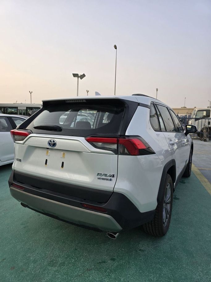 New Toyota RAV4 V (XA50), 2.5 l, 2025 in Dubai by Mohamed Hakim Motors, White color. Other | AUTO.AE