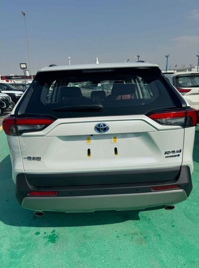 Новый Toyota RAV4 V (XA50), 2.5 л, 2023 в Дубае от Mohamed Hakim Motors Серебристый цвет. Other | AUTO.AE