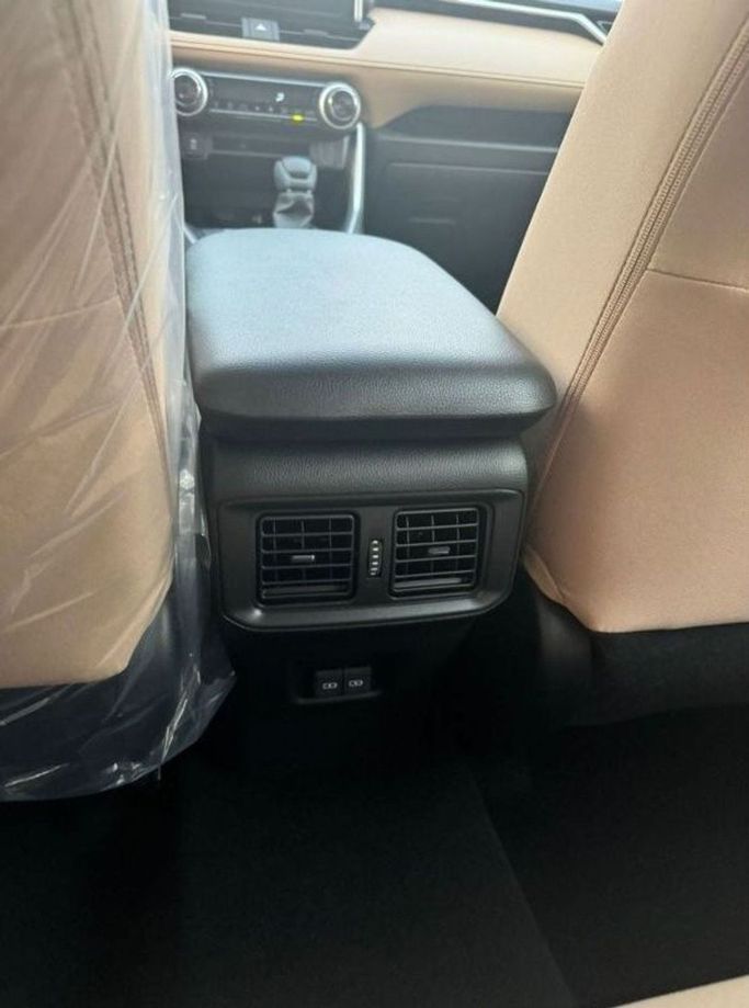 Новый Toyota RAV4 V (XA50), 2.5 л, 2024 в Дубае от Mohamed Hakim Motors Белый цвет. GCC | AUTO.AE